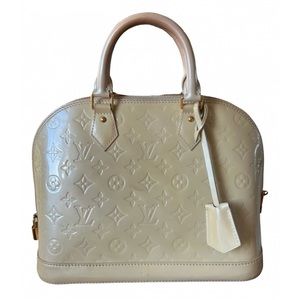 Louis Vuitton Alma in cream Vernice patent leather